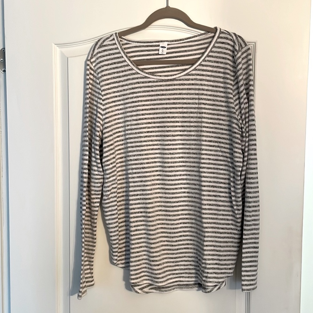 ☘️2/$15☘️ Womens long sleeved tee XL